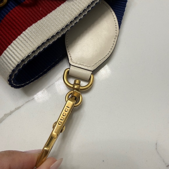 Gucci Queen Bee Shoulder Bag with Gold Chain and Bee Embellishment with COA - Picture 9 of 10